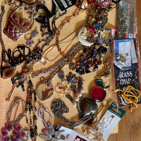 ☎️☎️ LAST CHANCE ☎️☎️ Jewelry Expo this and that! Vintage pieces. - Picture 8 of 17